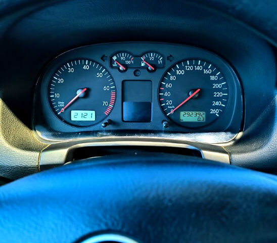 Чорний Фольксваген Гольф, об'ємом двигуна 1.6 л та пробігом 292 тис. км за 4500 $, фото 12 на Automoto.ua