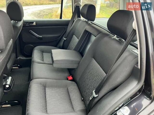 Черный Фольксваген Гольф, объемом двигателя 1.6 л и пробегом 136 тыс. км за 5700 $, фото 30 на Automoto.ua