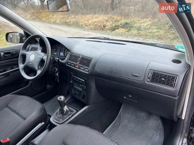 Черный Фольксваген Гольф, объемом двигателя 1.6 л и пробегом 136 тыс. км за 5700 $, фото 22 на Automoto.ua