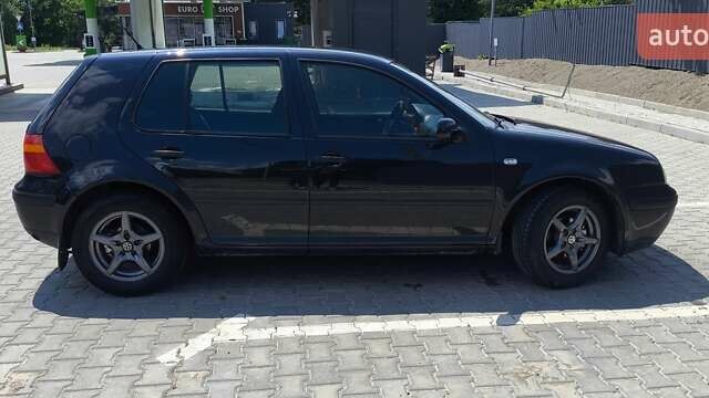 Черный Фольксваген Гольф, объемом двигателя 1.39 л и пробегом 311 тыс. км за 3800 $, фото 3 на Automoto.ua