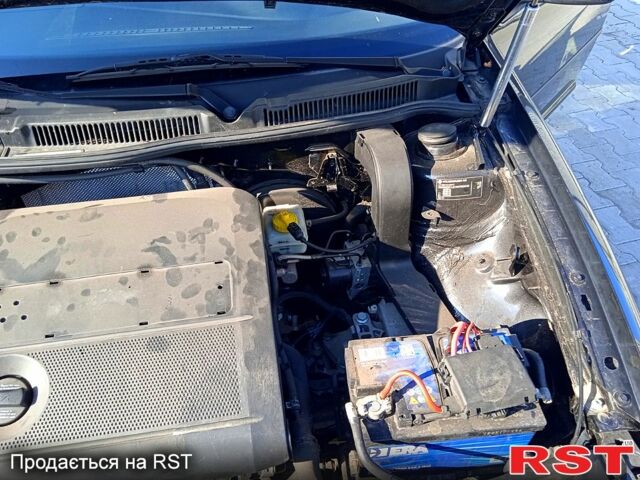 Черный Фольксваген Гольф, объемом двигателя 1.6 л и пробегом 200 тыс. км за 4800 $, фото 4 на Automoto.ua