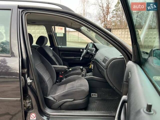 Черный Фольксваген Гольф, объемом двигателя 1.6 л и пробегом 241 тыс. км за 4200 $, фото 41 на Automoto.ua