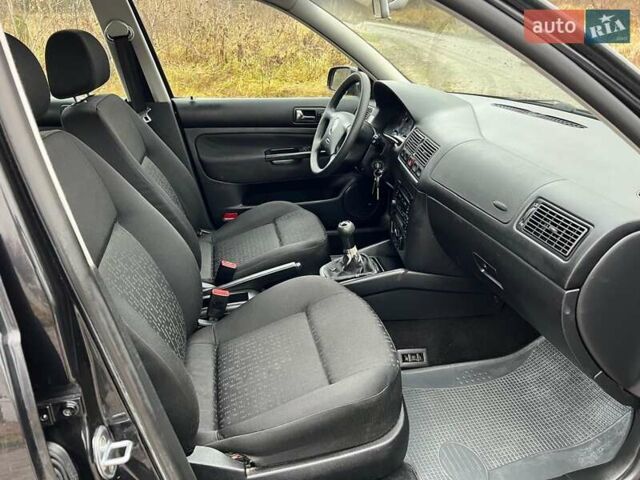 Черный Фольксваген Гольф, объемом двигателя 1.6 л и пробегом 136 тыс. км за 5700 $, фото 23 на Automoto.ua