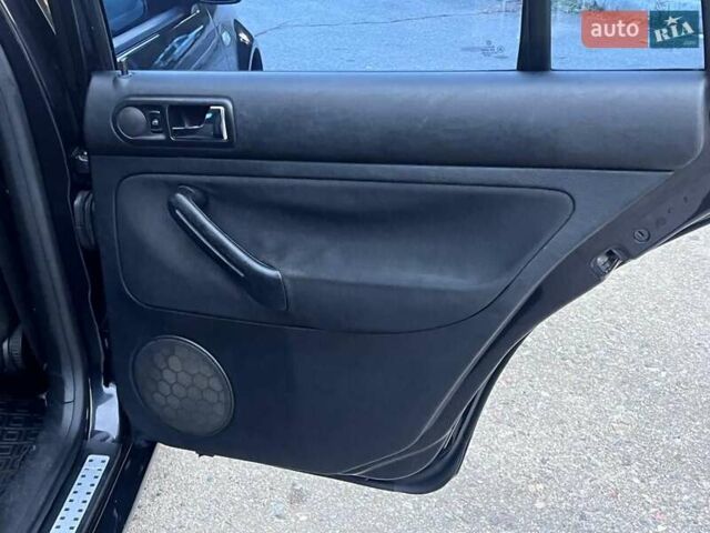 Черный Фольксваген Гольф, объемом двигателя 1.6 л и пробегом 272 тыс. км за 4500 $, фото 14 на Automoto.ua