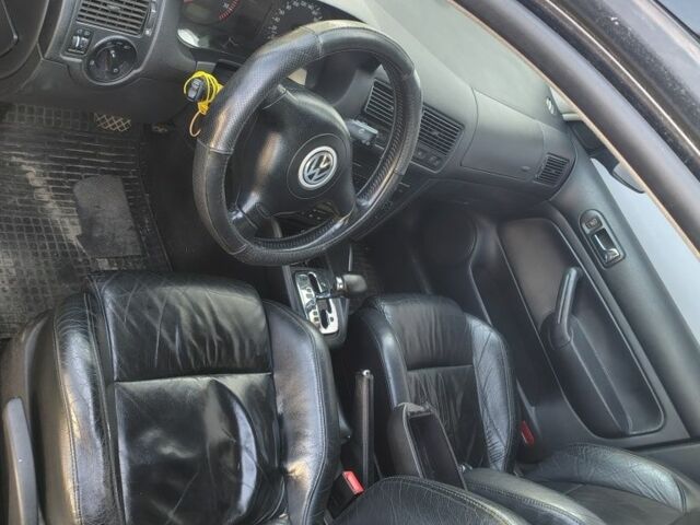 Черный Фольксваген Гольф, объемом двигателя 1.9 л и пробегом 350 тыс. км за 2628 $, фото 2 на Automoto.ua