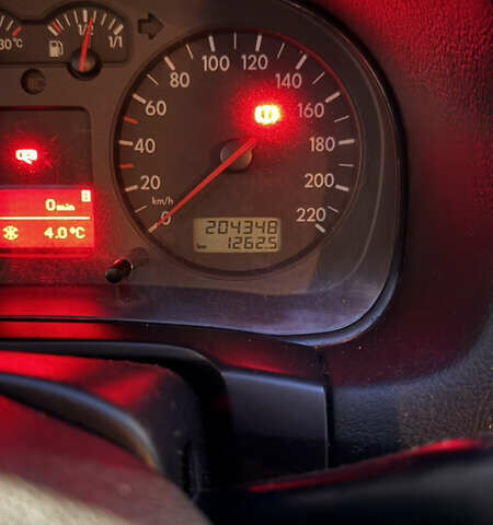 Черный Фольксваген Гольф, объемом двигателя 1.39 л и пробегом 204 тыс. км за 4000 $, фото 6 на Automoto.ua