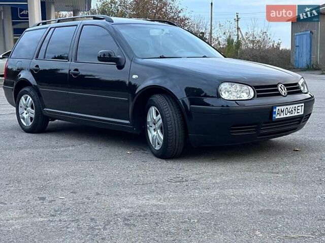 Черный Фольксваген Гольф, объемом двигателя 1.6 л и пробегом 272 тыс. км за 4500 $, фото 1 на Automoto.ua