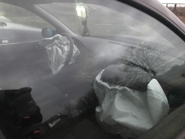 Черный Фольксваген Гольф, объемом двигателя 1.6 л и пробегом 220 тыс. км за 3750 $, фото 5 на Automoto.ua