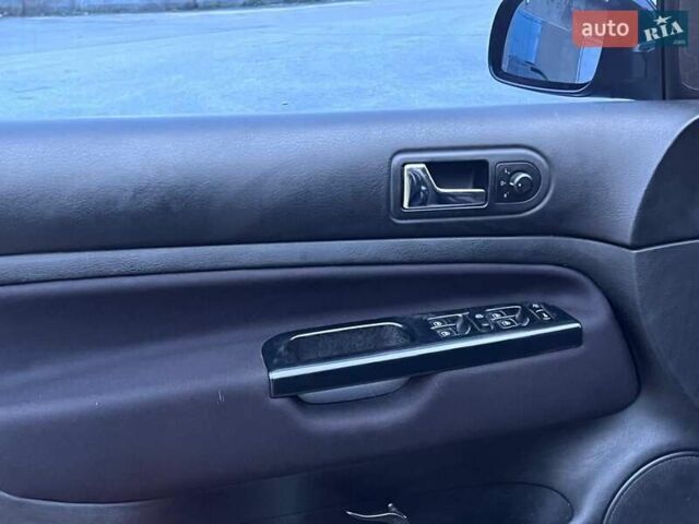 Черный Фольксваген Гольф, объемом двигателя 1.6 л и пробегом 272 тыс. км за 4500 $, фото 19 на Automoto.ua