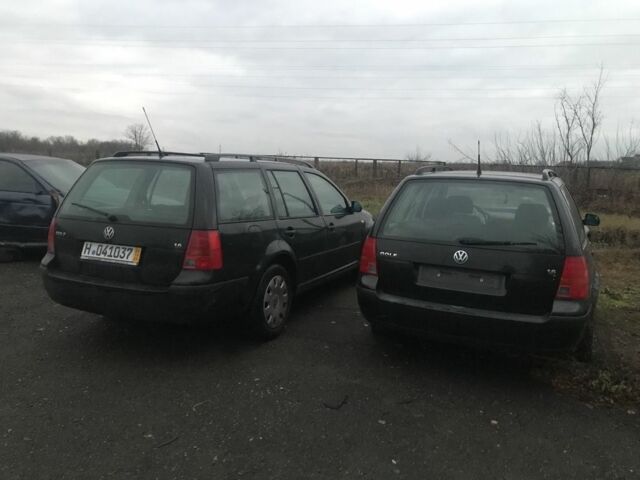 Черный Фольксваген Гольф, объемом двигателя 1.6 л и пробегом 220 тыс. км за 3750 $, фото 2 на Automoto.ua