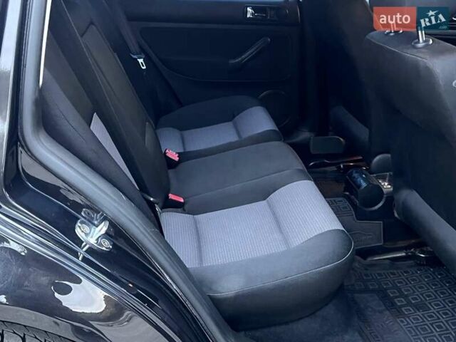 Черный Фольксваген Гольф, объемом двигателя 1.6 л и пробегом 272 тыс. км за 4500 $, фото 33 на Automoto.ua