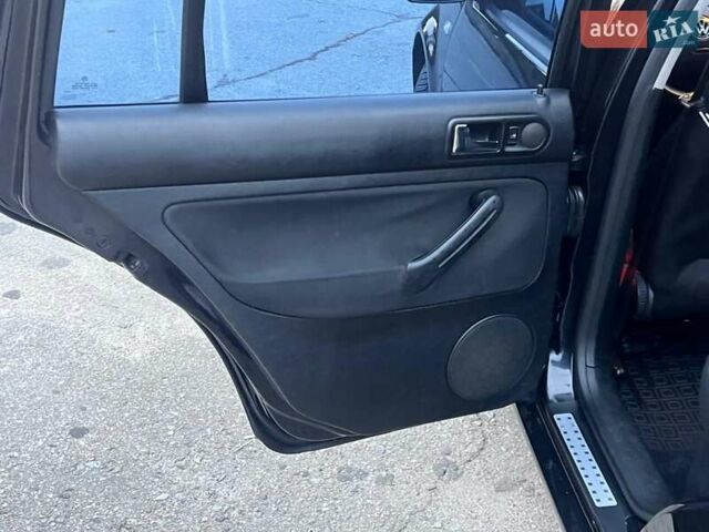 Фольксваген Гольф 2002 у Бердичеве на Automoto.ua Чорний Фольксваген Гольф, об'ємом двигуна 1.6 л та пробігом 272 тис. км за 4500 $, фото 15 на Automoto.ua