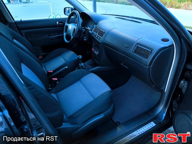 Чорний Фольксваген Гольф, об'ємом двигуна 1.6 л та пробігом 292 тис. км за 4500 $, фото 9 на Automoto.ua