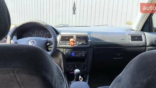 Черный Фольксваген Гольф, объемом двигателя 1.39 л и пробегом 311 тыс. км за 3800 $, фото 7 на Automoto.ua