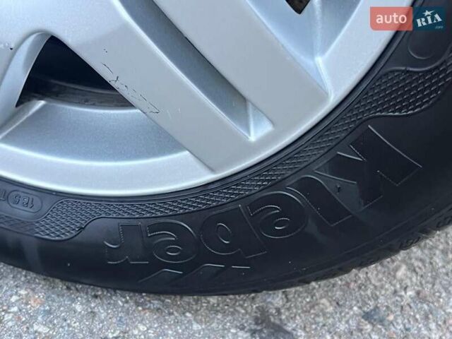 Черный Фольксваген Гольф, объемом двигателя 1.6 л и пробегом 272 тыс. км за 4500 $, фото 7 на Automoto.ua