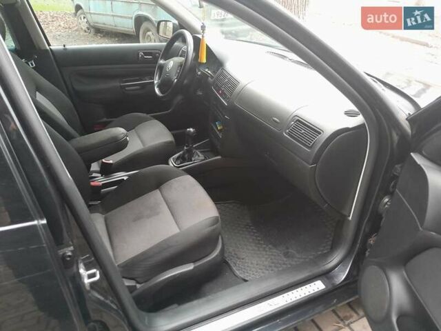 Черный Фольксваген Гольф, объемом двигателя 1.6 л и пробегом 185 тыс. км за 2900 $, фото 6 на Automoto.ua