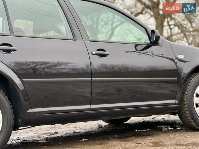 Черный Фольксваген Гольф, объемом двигателя 1.6 л и пробегом 136 тыс. км за 5700 $, фото 57 на Automoto.ua