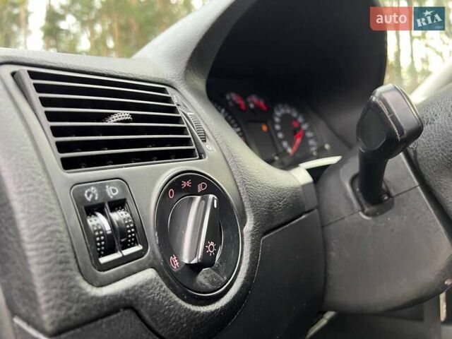 Черный Фольксваген Гольф, объемом двигателя 1.6 л и пробегом 241 тыс. км за 4200 $, фото 33 на Automoto.ua