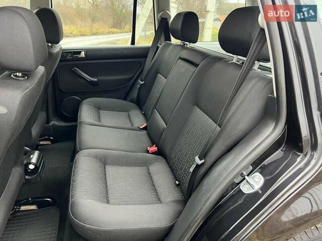 Черный Фольксваген Гольф, объемом двигателя 1.6 л и пробегом 136 тыс. км за 5700 $, фото 31 на Automoto.ua