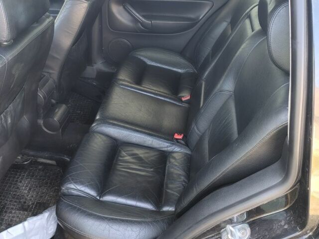 Черный Фольксваген Гольф, объемом двигателя 1.9 л и пробегом 350 тыс. км за 2628 $, фото 4 на Automoto.ua