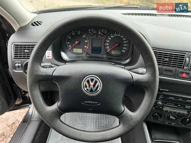 Черный Фольксваген Гольф, объемом двигателя 1.6 л и пробегом 136 тыс. км за 5700 $, фото 40 на Automoto.ua