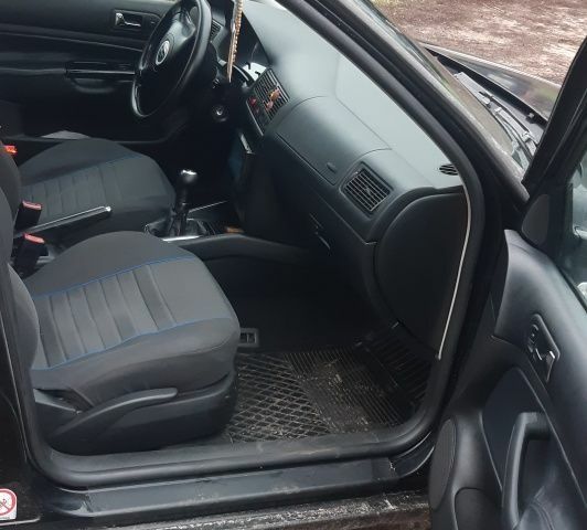 Черный Фольксваген Гольф, объемом двигателя 1.9 л и пробегом 511 тыс. км за 4100 $, фото 5 на Automoto.ua