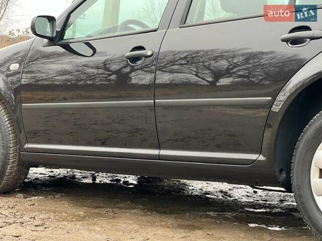 Черный Фольксваген Гольф, объемом двигателя 1.6 л и пробегом 136 тыс. км за 5700 $, фото 56 на Automoto.ua
