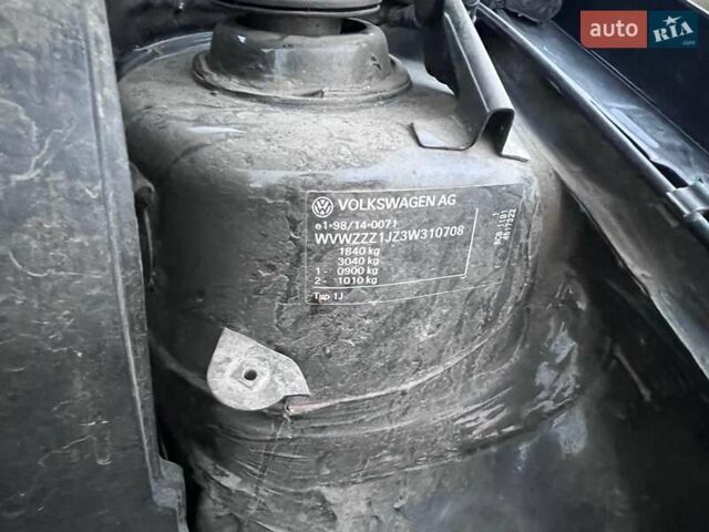 Черный Фольксваген Гольф, объемом двигателя 1.6 л и пробегом 272 тыс. км за 4500 $, фото 27 на Automoto.ua