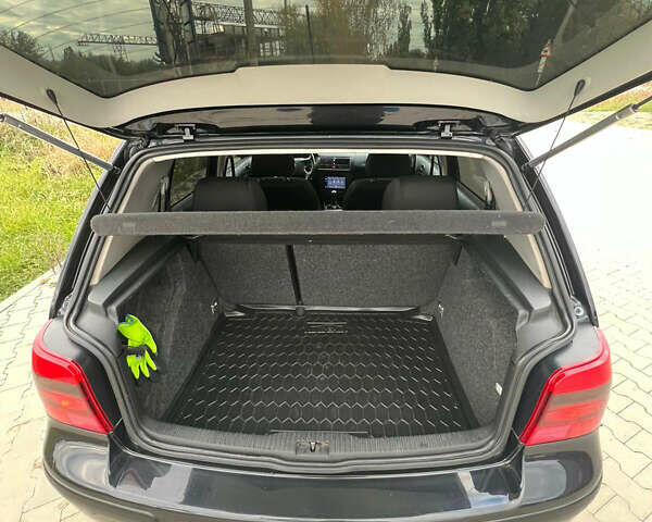 Черный Фольксваген Гольф, объемом двигателя 1.39 л и пробегом 250 тыс. км за 4250 $, фото 18 на Automoto.ua