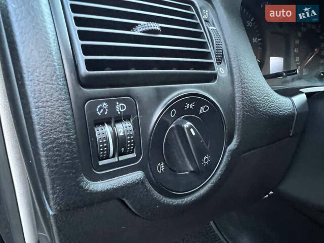 Чорний Фольксваген Гольф, об'ємом двигуна 1.6 л та пробігом 223 тис. км за 4700 $, фото 32 на Automoto.ua