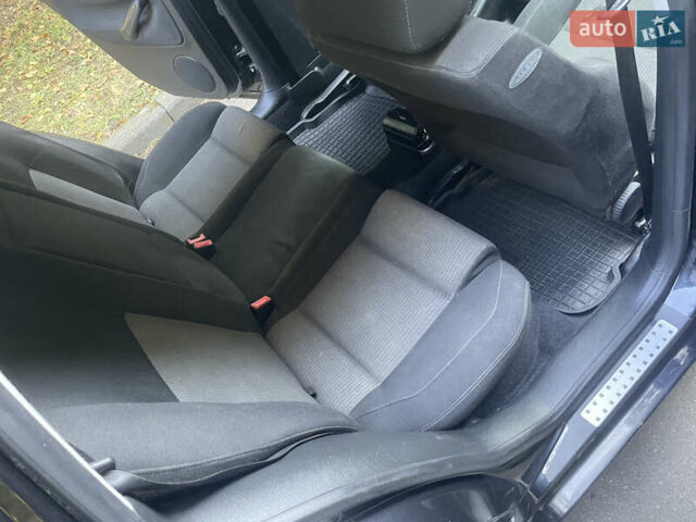 Черный Фольксваген Гольф, объемом двигателя 1.6 л и пробегом 312 тыс. км за 4300 $, фото 5 на Automoto.ua