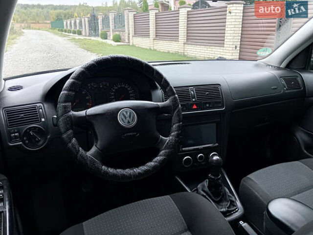 Фольксваген Гольф 2003 у Бучаче на Automoto.ua Чорний Фольксваген Гольф, об'ємом двигуна 1.6 л та пробігом 300 тис. км за 4250 $, фото 26 на Automoto.ua