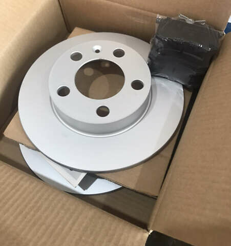 Черный Фольксваген Гольф, объемом двигателя 1.39 л и пробегом 250 тыс. км за 4250 $, фото 31 на Automoto.ua