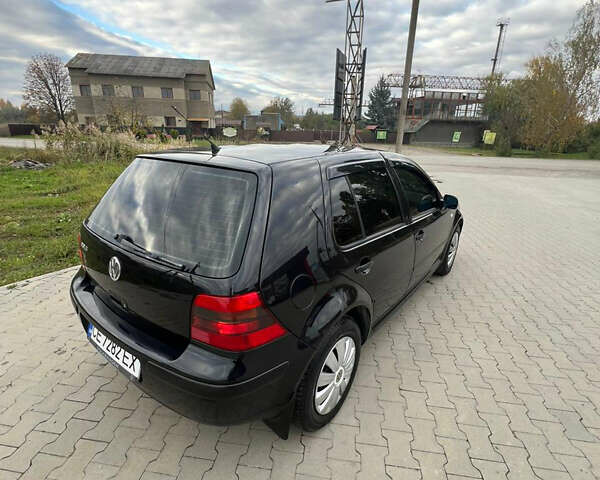 Черный Фольксваген Гольф, объемом двигателя 1.39 л и пробегом 250 тыс. км за 4250 $, фото 3 на Automoto.ua