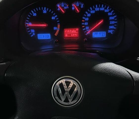 Черный Фольксваген Гольф, объемом двигателя 1.9 л и пробегом 380 тыс. км за 1750 $, фото 7 на Automoto.ua