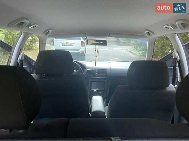 Черный Фольксваген Гольф, объемом двигателя 1.6 л и пробегом 312 тыс. км за 4300 $, фото 8 на Automoto.ua