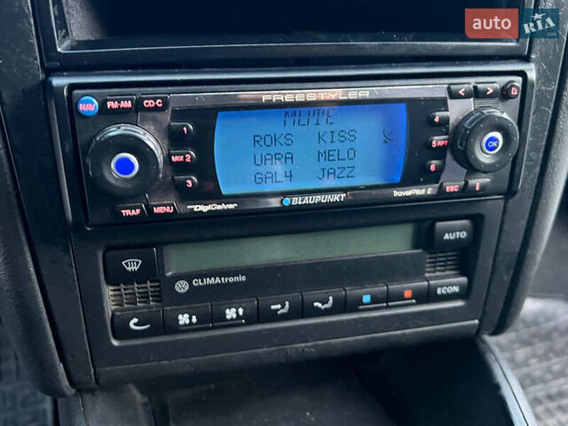 Чорний Фольксваген Гольф, об'ємом двигуна 1.6 л та пробігом 223 тис. км за 4700 $, фото 36 на Automoto.ua