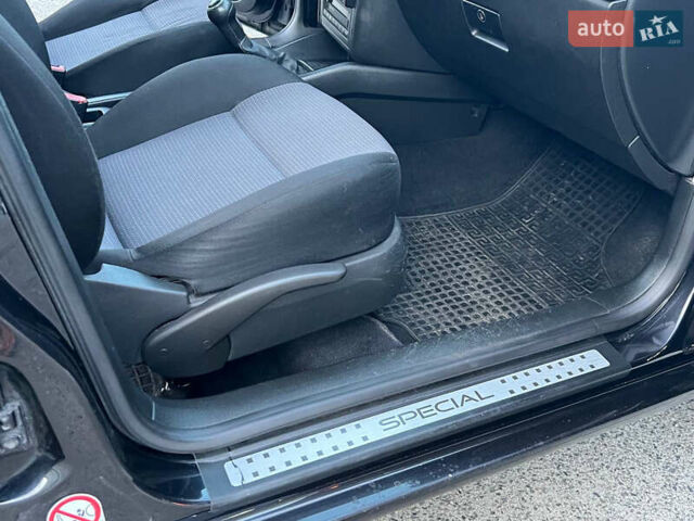 Чорний Фольксваген Гольф, об'ємом двигуна 1.6 л та пробігом 223 тис. км за 4700 $, фото 44 на Automoto.ua