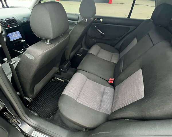 Черный Фольксваген Гольф, объемом двигателя 1.39 л и пробегом 250 тыс. км за 4250 $, фото 14 на Automoto.ua