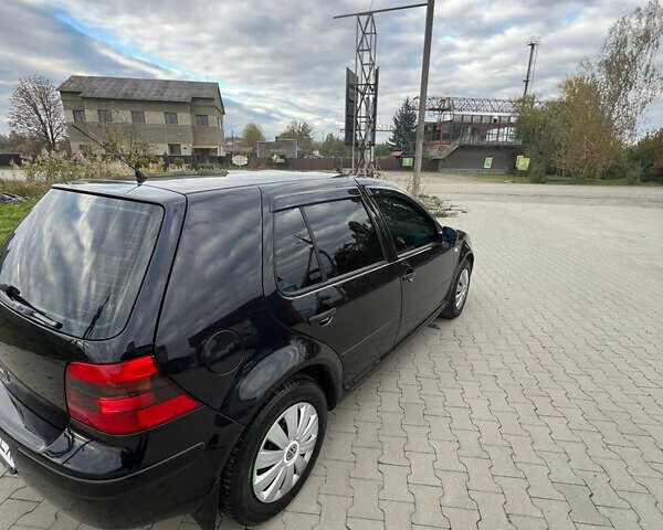 Черный Фольксваген Гольф, объемом двигателя 1.39 л и пробегом 250 тыс. км за 4250 $, фото 4 на Automoto.ua