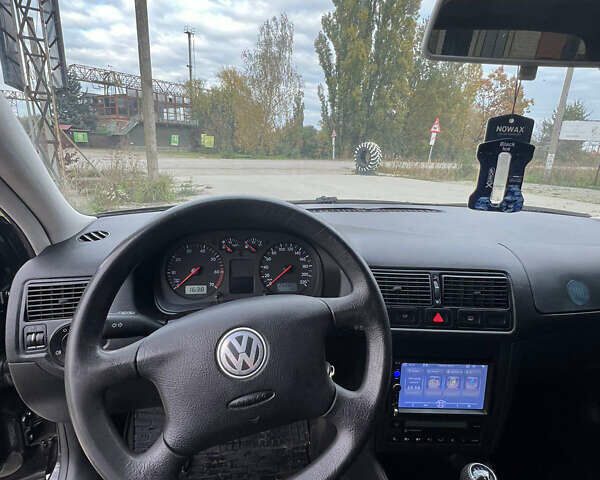 Черный Фольксваген Гольф, объемом двигателя 1.39 л и пробегом 250 тыс. км за 4250 $, фото 16 на Automoto.ua