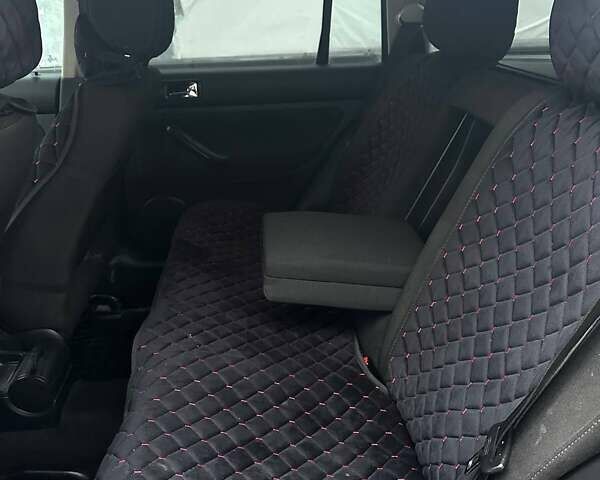 Черный Фольксваген Гольф, объемом двигателя 1.6 л и пробегом 275 тыс. км за 4550 $, фото 14 на Automoto.ua