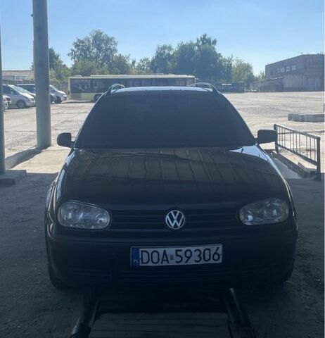 Черный Фольксваген Гольф, объемом двигателя 1.9 л и пробегом 300 тыс. км за 1400 $, фото 1 на Automoto.ua
