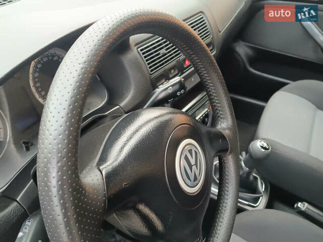 Черный Фольксваген Гольф, объемом двигателя 1.6 л и пробегом 264 тыс. км за 5599 $, фото 28 на Automoto.ua