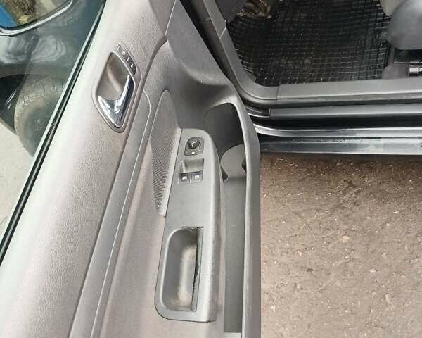 Черный Фольксваген Гольф, объемом двигателя 1.4 л и пробегом 228 тыс. км за 4100 $, фото 6 на Automoto.ua