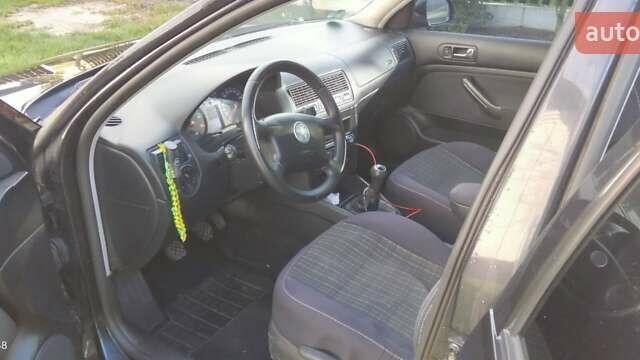 Черный Фольксваген Гольф, объемом двигателя 1.6 л и пробегом 210 тыс. км за 4000 $, фото 2 на Automoto.ua