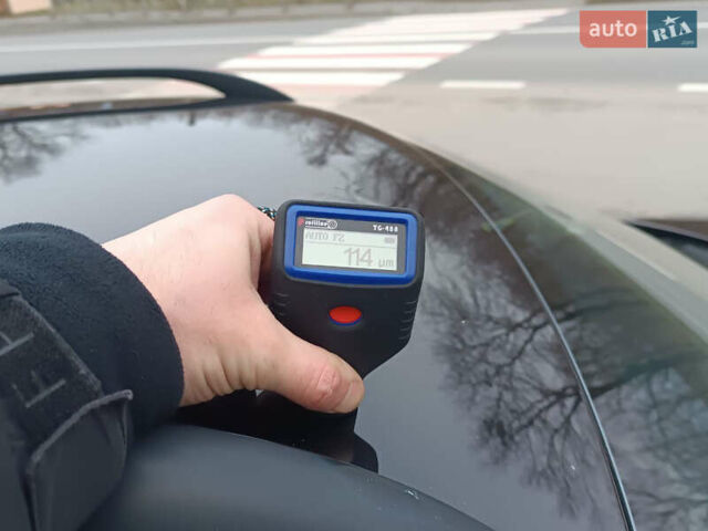 Черный Фольксваген Гольф, объемом двигателя 1.6 л и пробегом 264 тыс. км за 5599 $, фото 95 на Automoto.ua