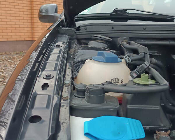 Черный Фольксваген Гольф, объемом двигателя 1.6 л и пробегом 264 тыс. км за 5599 $, фото 75 на Automoto.ua