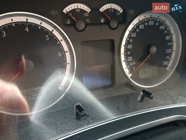 Черный Фольксваген Гольф, объемом двигателя 1.6 л и пробегом 264 тыс. км за 5599 $, фото 38 на Automoto.ua