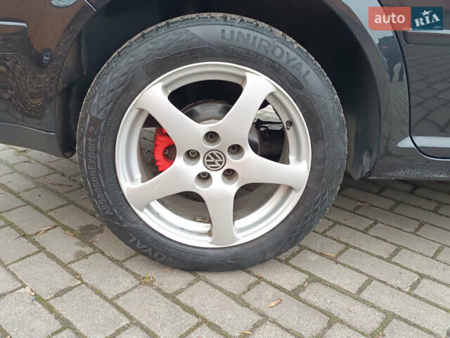 Черный Фольксваген Гольф, объемом двигателя 1.6 л и пробегом 264 тыс. км за 5599 $, фото 79 на Automoto.ua